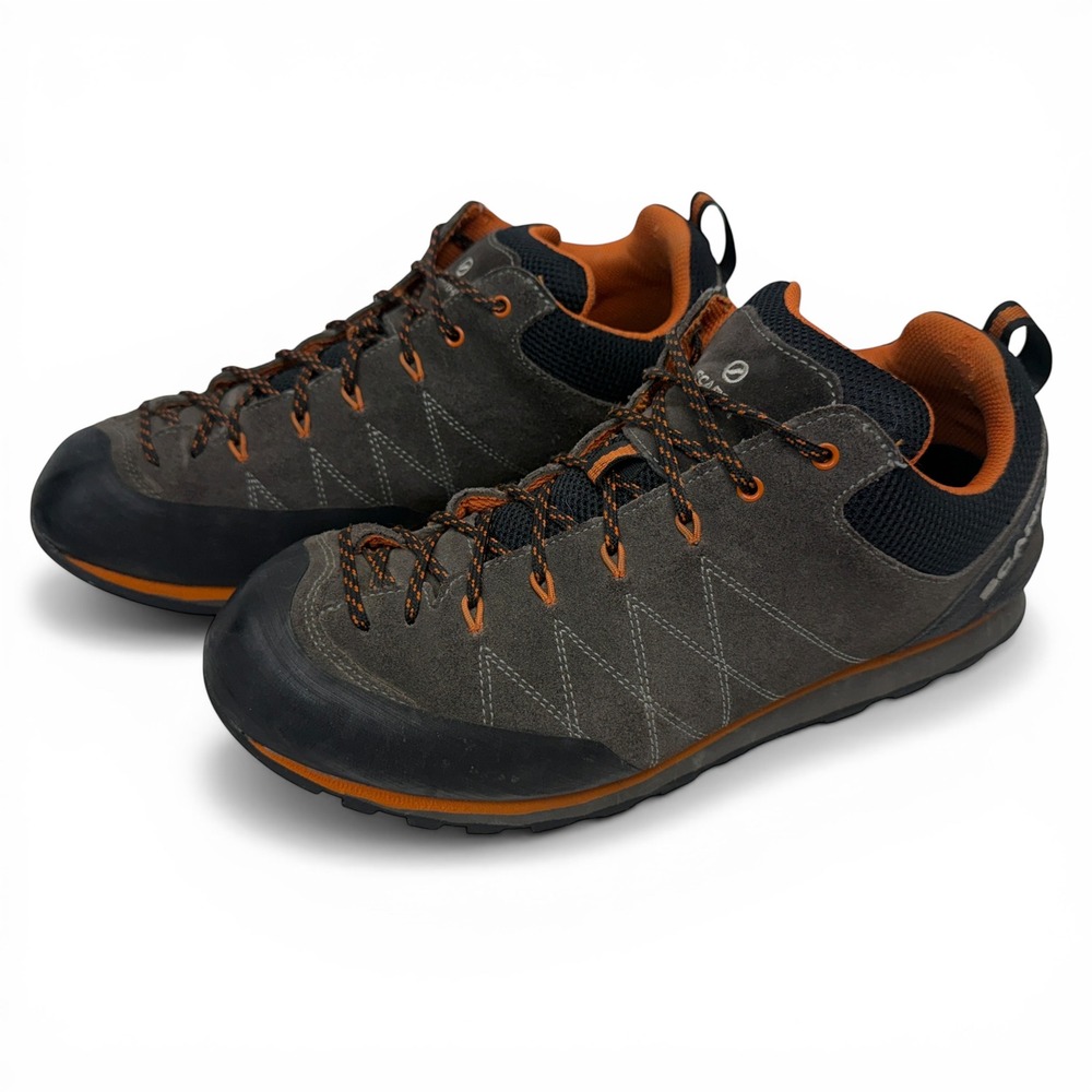 Shoes - Picture 2 of 10